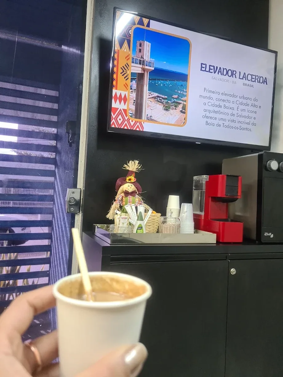 Detalhes do ambiente de acolhimento da Adore Odontologia